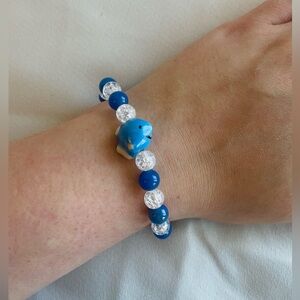 Handmade Blue Onyx Agate and Clear Crackle Fish Bracelet
